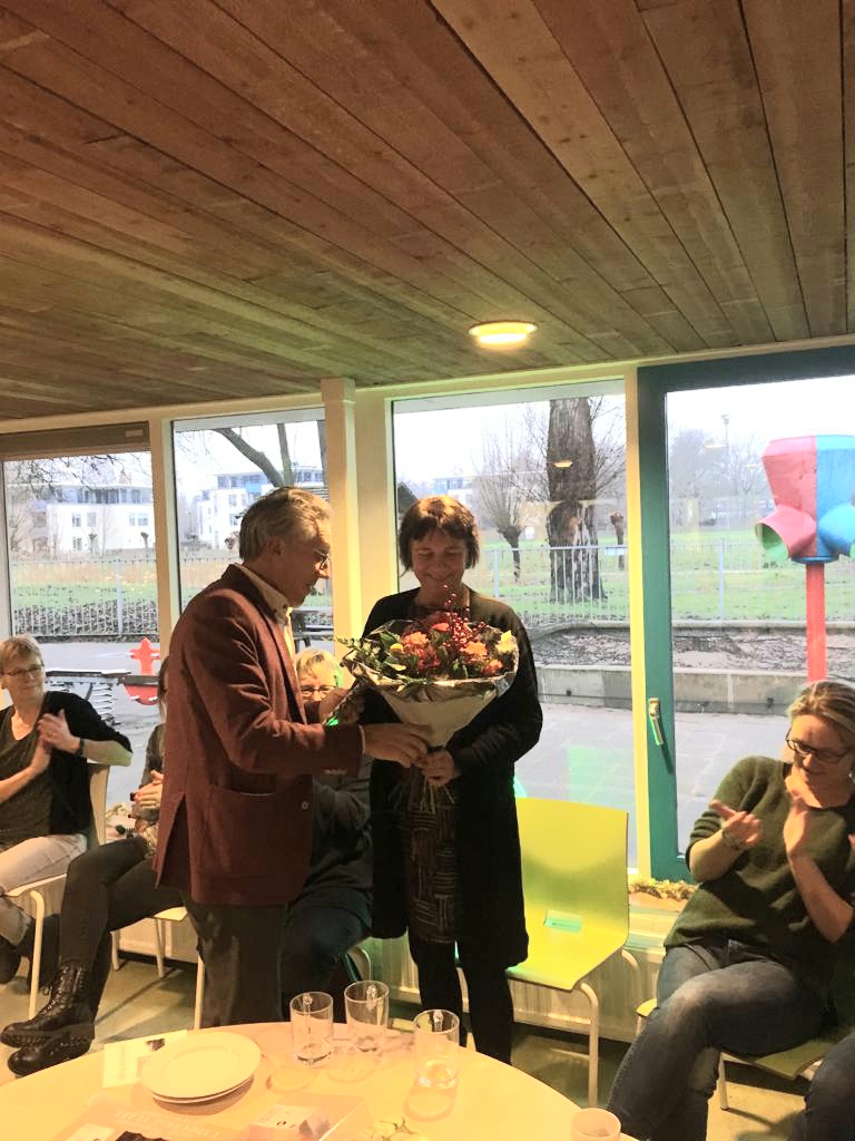 25 jaar in dienst bij school.